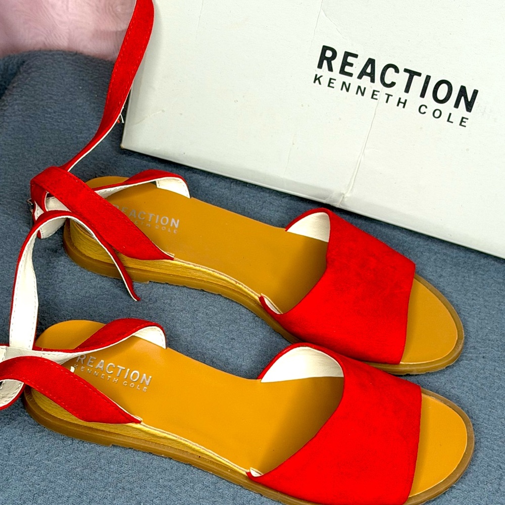 Size 7 worn once still in good condition.